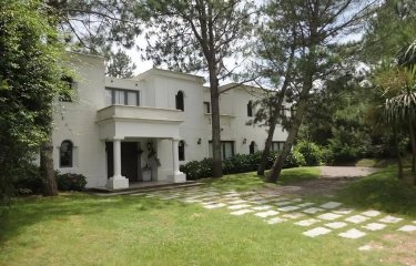 Casa de Cinco Dormitorios en Suite - Punta del Este