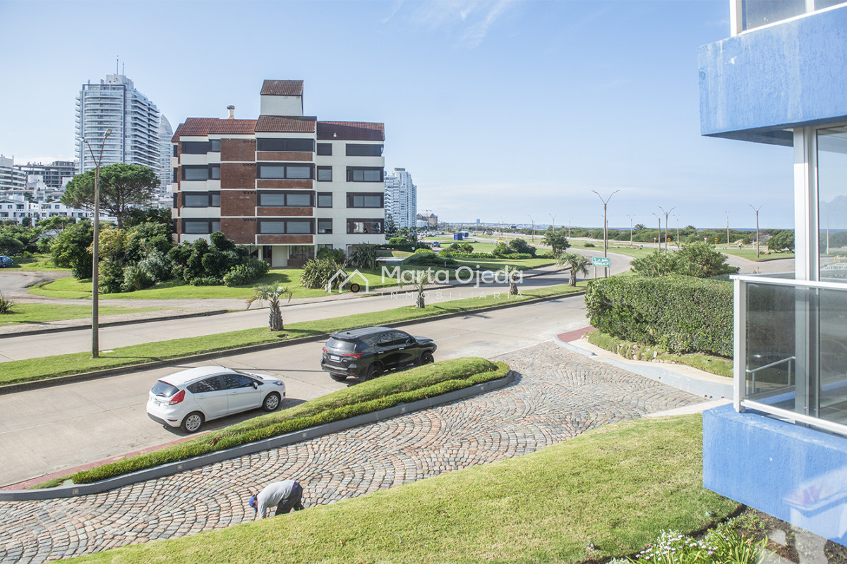 Apartamento ID.41112 - Vende departamento de 3 dormitorios en Ocean Tower, Punta del Este 