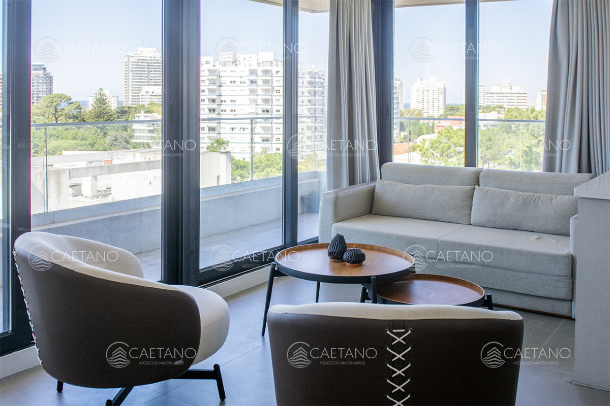 Vende apartamento de 1 dormitorio, en Aidy Grill, Punta del Este. - DMC16734A