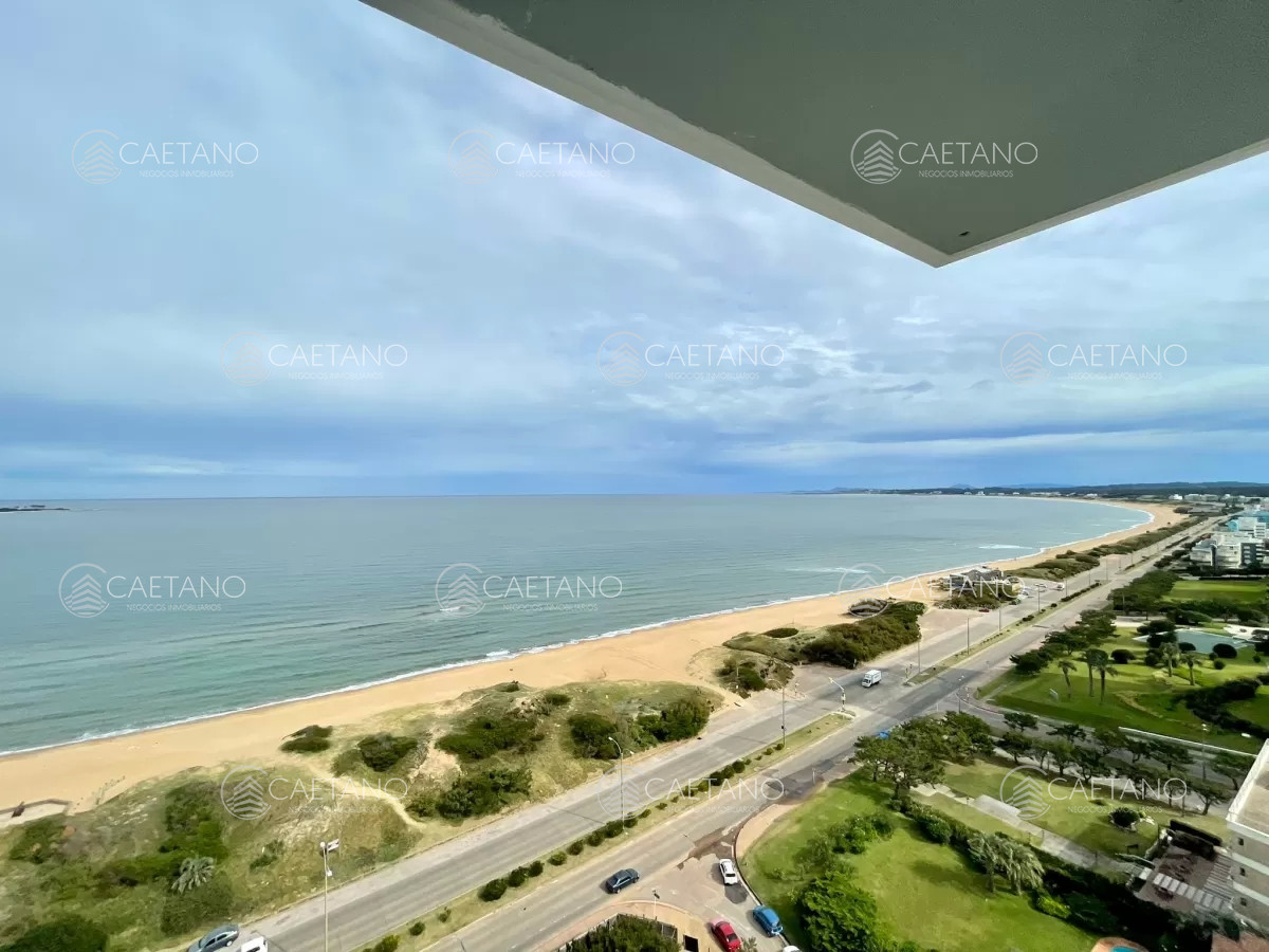 Departamento en venta frente al mar, Torre Venetian, Punta del Este. - DMC10422A