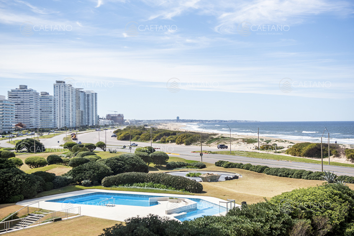 Vende apartamento de 2 dormitorios con vista al mar en Estrella de Mar , Punta del Este  - DMC16440A