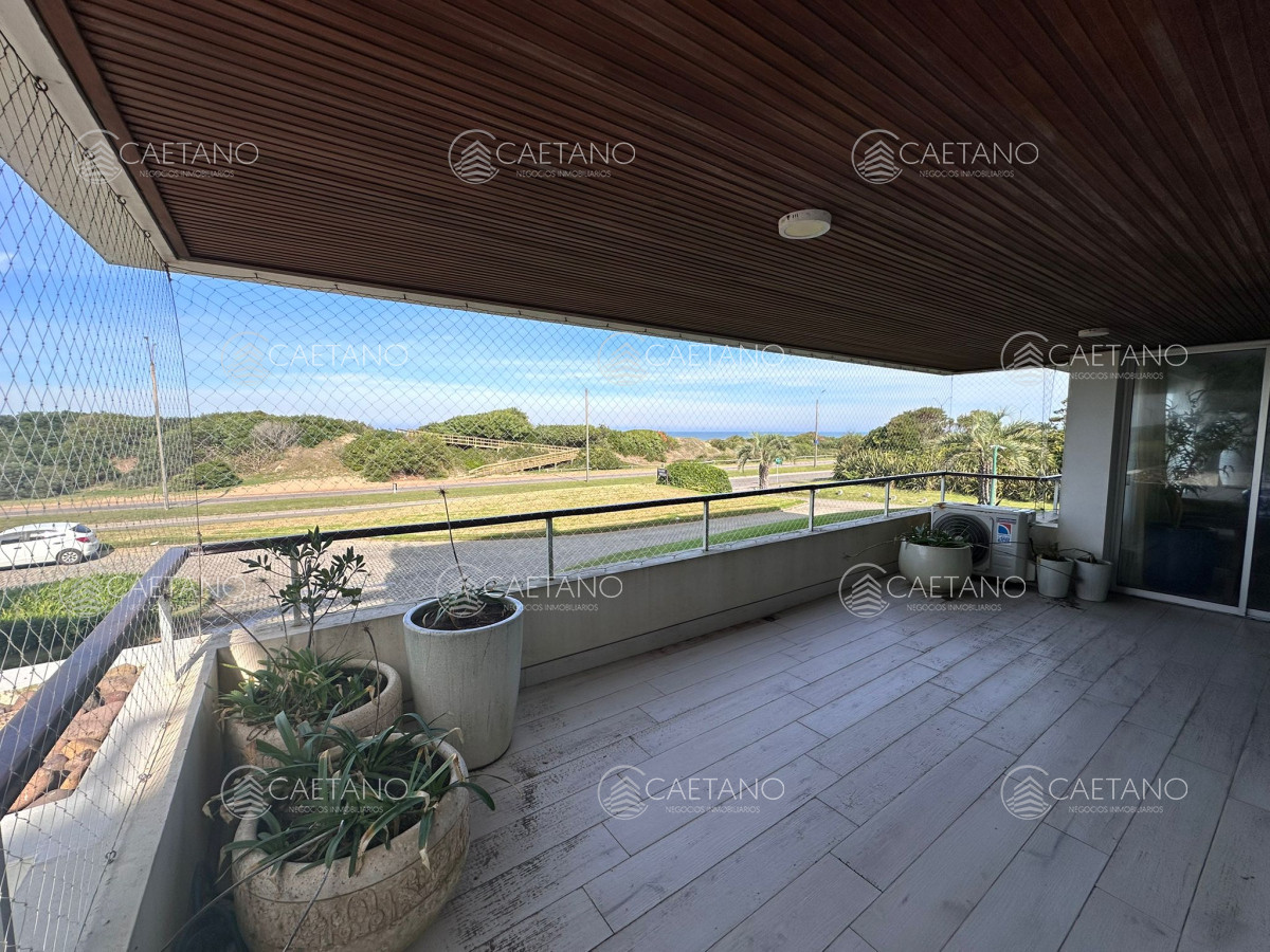 Se vende departamento de 4 dormitorios , Playa brava, Esturion - DMC16006A