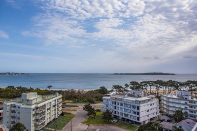 SeaForest 3 dormitorios en venta a pasos del mar, playa mansa 