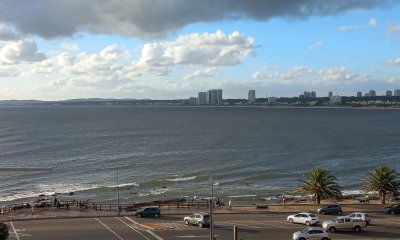 Vende apartamento en Peninsula, 2 dormitorios más servicio. Vista al mar. Punta del Este