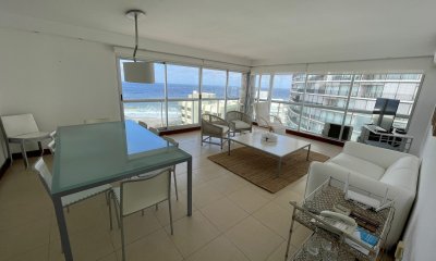 Apartamento de 2 dormitorios con vista al mar en venta en Peninsula.