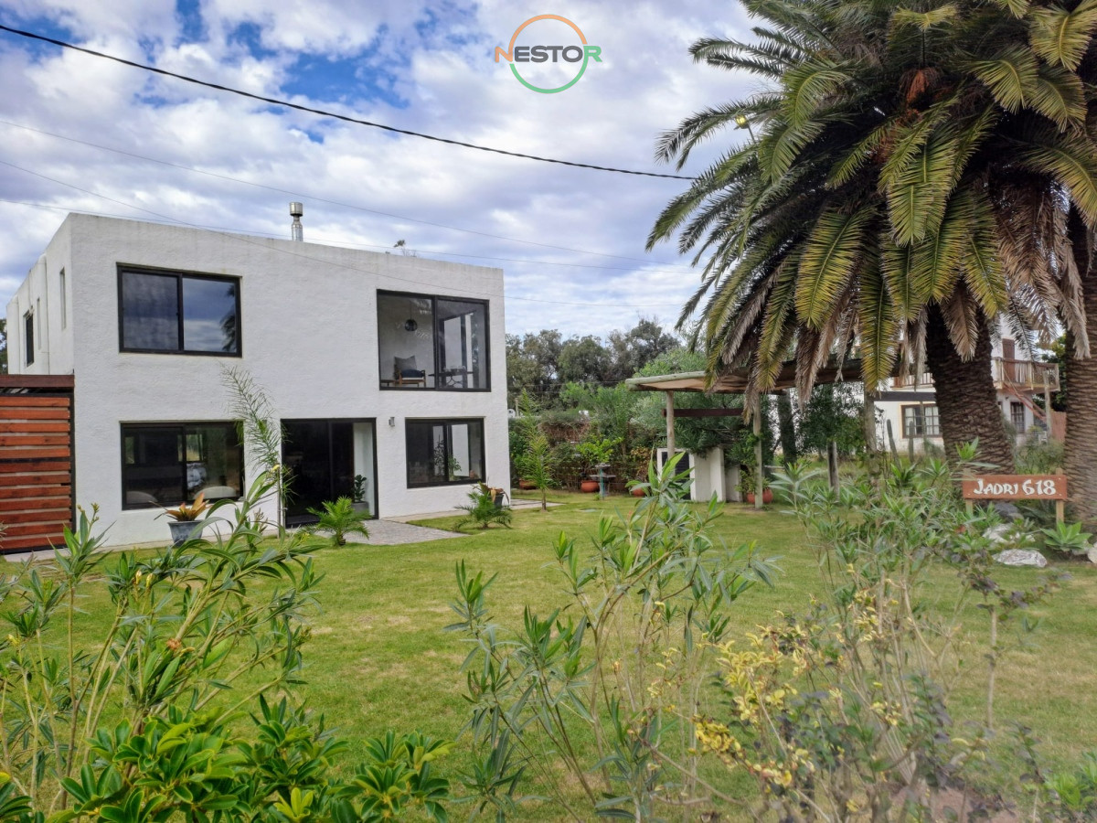Casa ID.6534 - Vende casa impecable de 2 plantas, 3 dormitorios, parrillero y piscina, ubicada en Sauce de Portezuelo.