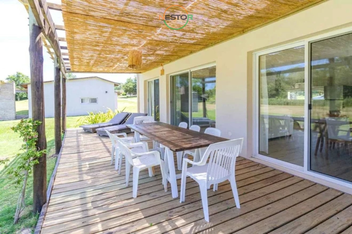 Casa ID.6457 - Vende casa en Punta Ballena de 2 dormitorios.