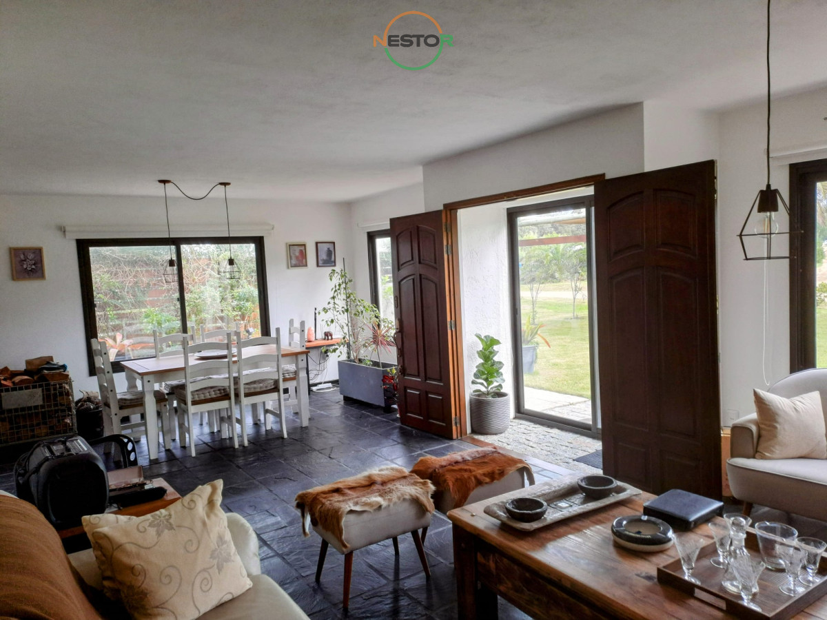 Casa ID.6534 - Vende casa impecable de 2 plantas, 3 dormitorios, parrillero y piscina, ubicada en Sauce de Portezuelo.