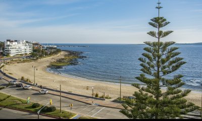 Venta Dep. de 4 dormitorios en torre Malecon Punta del Este