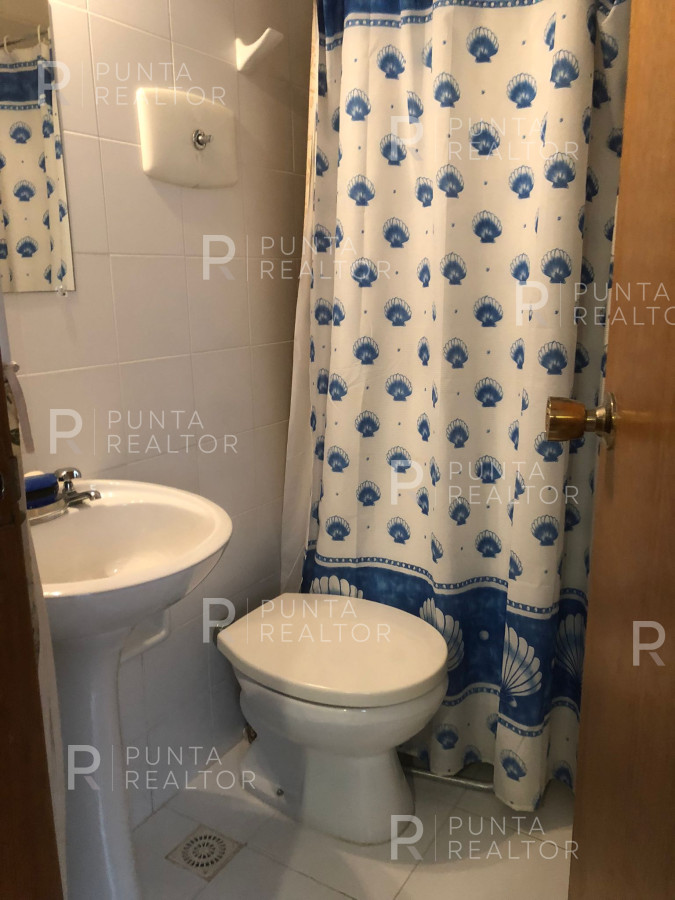 Apartamento ID.1041 - Vende apartamento de 3 dormitorios más servicio, primera línea al mar en Playa Brava 