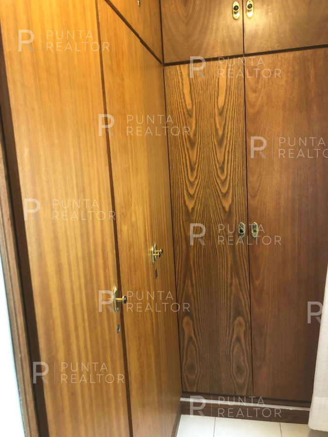 Apartamento ID.1041 - Vende apartamento de 3 dormitorios más servicio, primera línea al mar en Playa Brava 