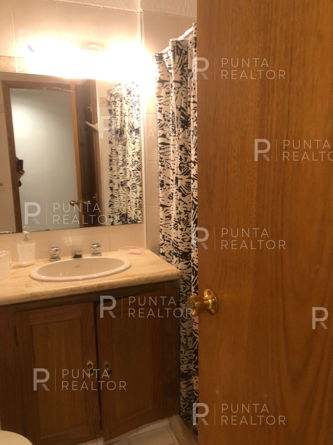 Apartamento ID.1041 - Vende apartamento de 3 dormitorios más servicio, primera línea al mar en Playa Brava 