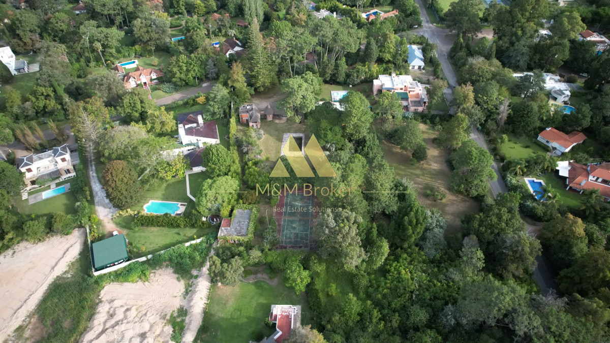 Casa ID.319 - Amplio terreno para fraccionar.