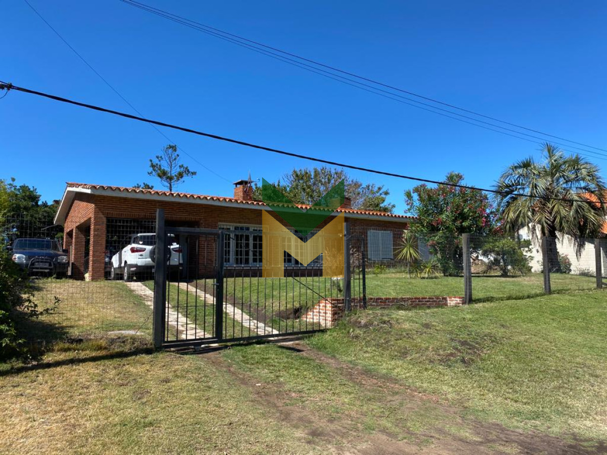 Vende casa de 3 dormitorios en Pinares, cerca del mar, Punta del Este