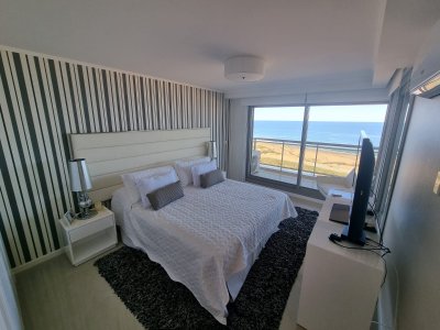 Espectacular departamento frente al mar, en Torre Imperiale. - COL8770A