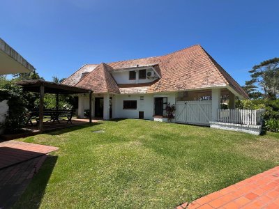 Vende casa de 3 dormitorios en Playa Brava, Punta del Este