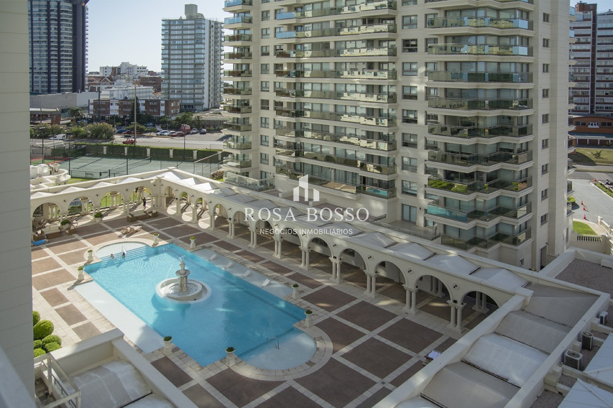 Apartamento ID.8146 - Vende apartamento de 3 dormitorios en Torre Imperiale I, Frente al mar, Punta del Este 
