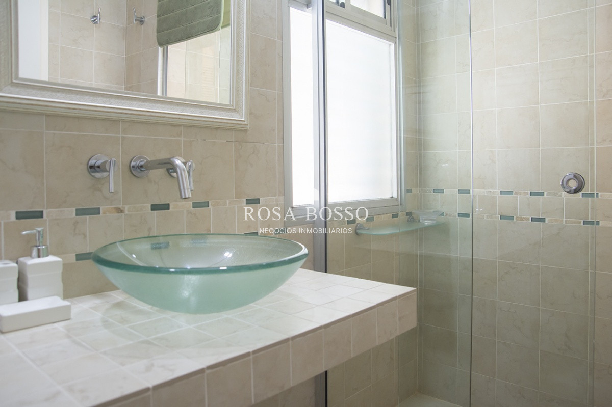 Apartamento ID.8239 - Departamento con vista al mar en Península, Punta del Este