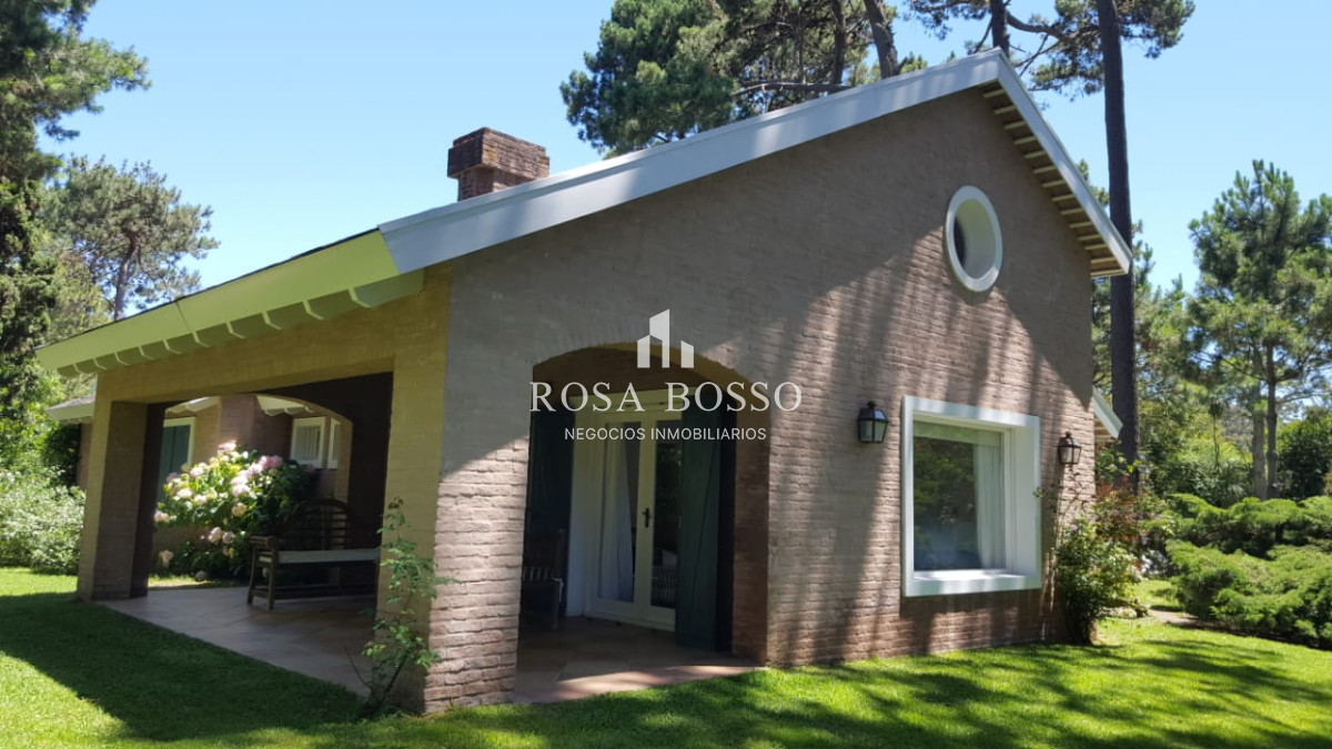 Apartamento ID.7030 - Excelente casa en alquiler en zona residencial!!! Consulte!!