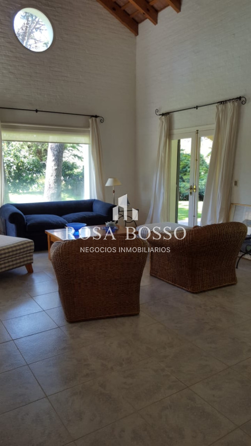 Apartamento ID.7030 - Excelente casa en alquiler en zona residencial!!! Consulte!!
