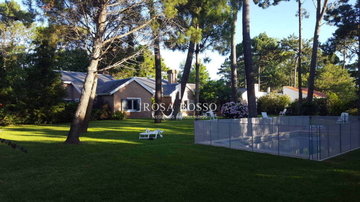 Apartamento ID.7030 - Excelente casa en alquiler en zona residencial!!! Consulte!!