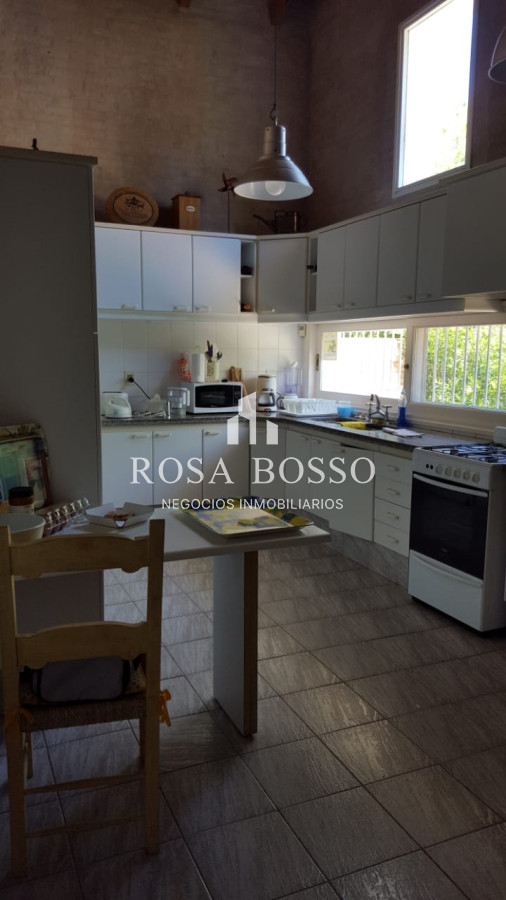 Apartamento ID.7030 - Excelente casa en alquiler en zona residencial!!! Consulte!!