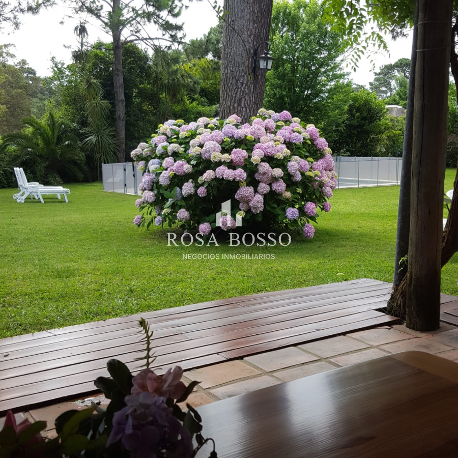 Apartamento ID.7030 - Excelente casa en alquiler en zona residencial!!! Consulte!!
