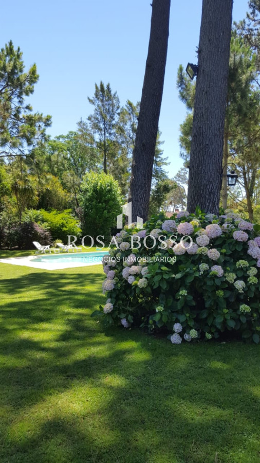 Apartamento ID.7030 - Excelente casa en alquiler en zona residencial!!! Consulte!!