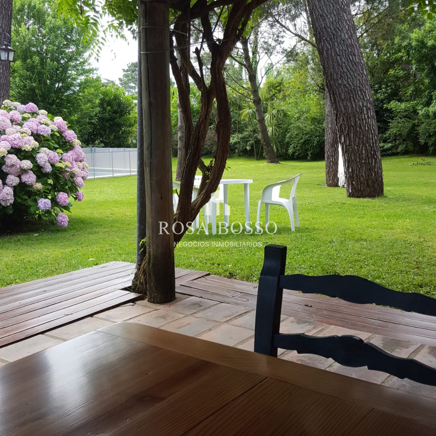 Apartamento ID.7030 - Excelente casa en alquiler en zona residencial!!! Consulte!!