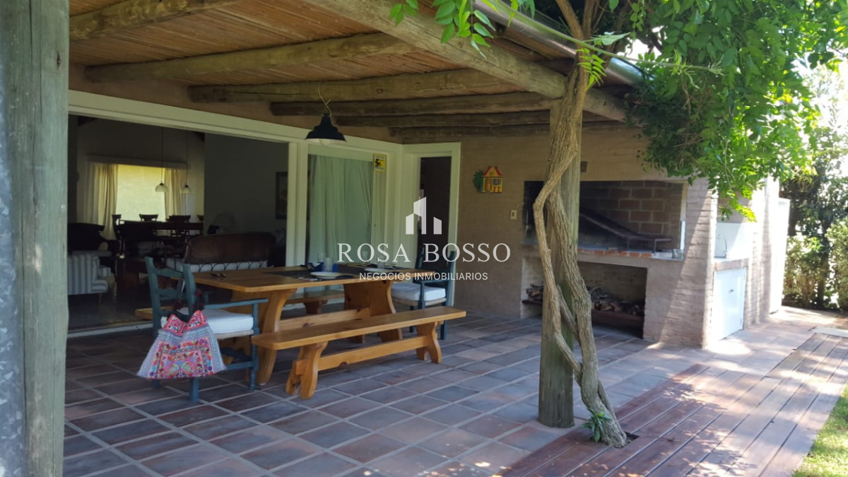 Apartamento ID.7030 - Excelente casa en alquiler en zona residencial!!! Consulte!!
