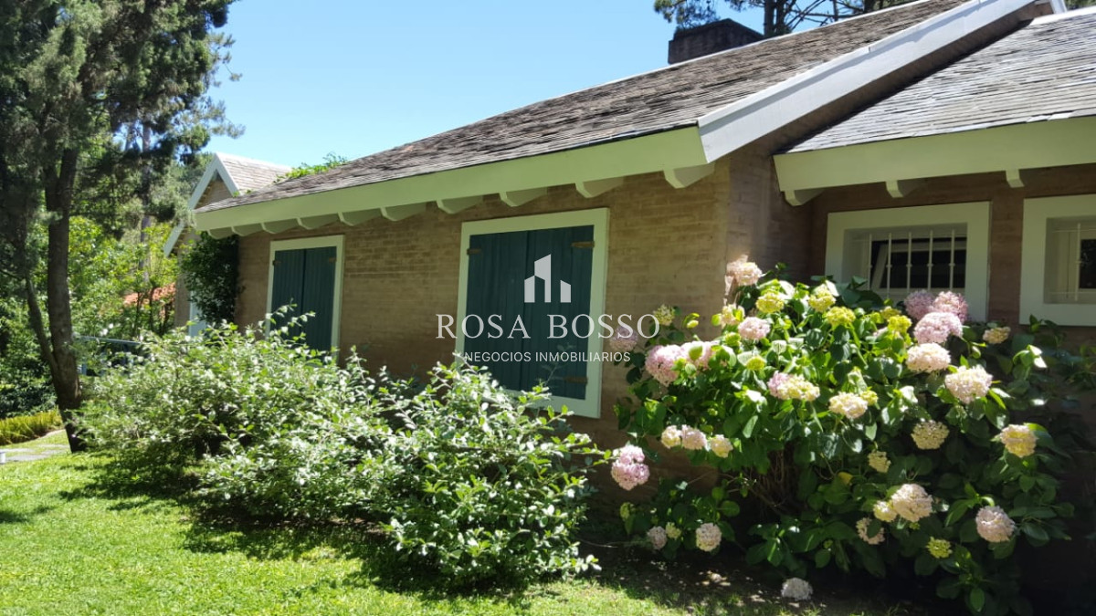 Apartamento ID.7030 - Excelente casa en alquiler en zona residencial!!! Consulte!!