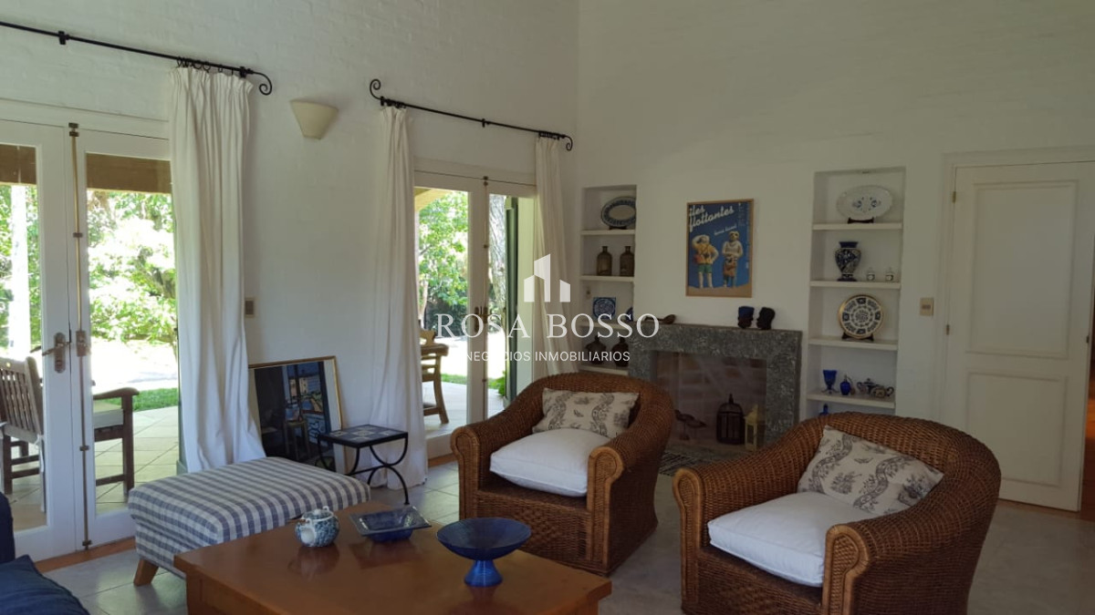 Apartamento ID.7030 - Excelente casa en alquiler en zona residencial!!! Consulte!!