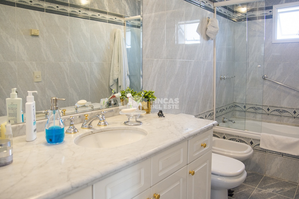 Apartamento ID.1062/Departamento-de-3-dormitorios-en-Punta-del-Este - Departamento de 3 dormitorios en Punta del Este