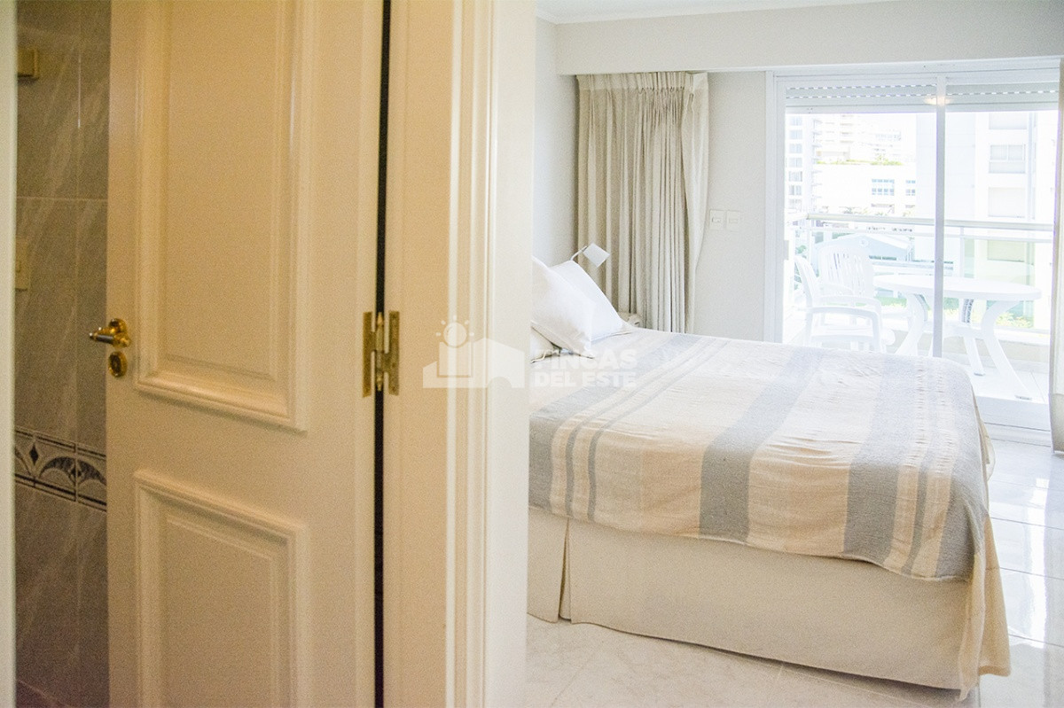 Apartamento ID.1062/Departamento-de-3-dormitorios-en-Punta-del-Este - Departamento de 3 dormitorios en Punta del Este