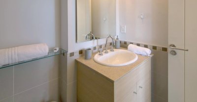 Lindo apartamento en venta de 2 dormitorios en Ocean Drive, Punta del Este. - JPA6351A