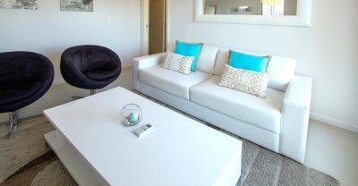 Lindo apartamento en venta de 2 dormitorios en Ocean Drive, Punta del Este. - JPA6351A