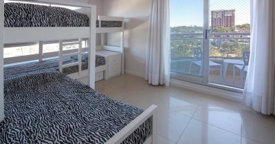 Lindo apartamento en venta de 2 dormitorios en Ocean Drive, Punta del Este. - JPA6351A