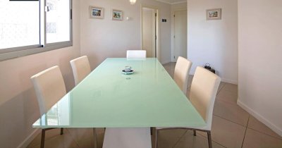 Lindo apartamento en venta de 2 dormitorios en Ocean Drive, Punta del Este. - JPA6351A