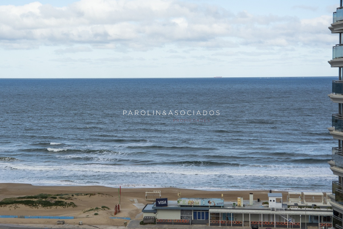 Apartamento en venta de 3 dormitorios en Torre Imperiale, Punta del Este.