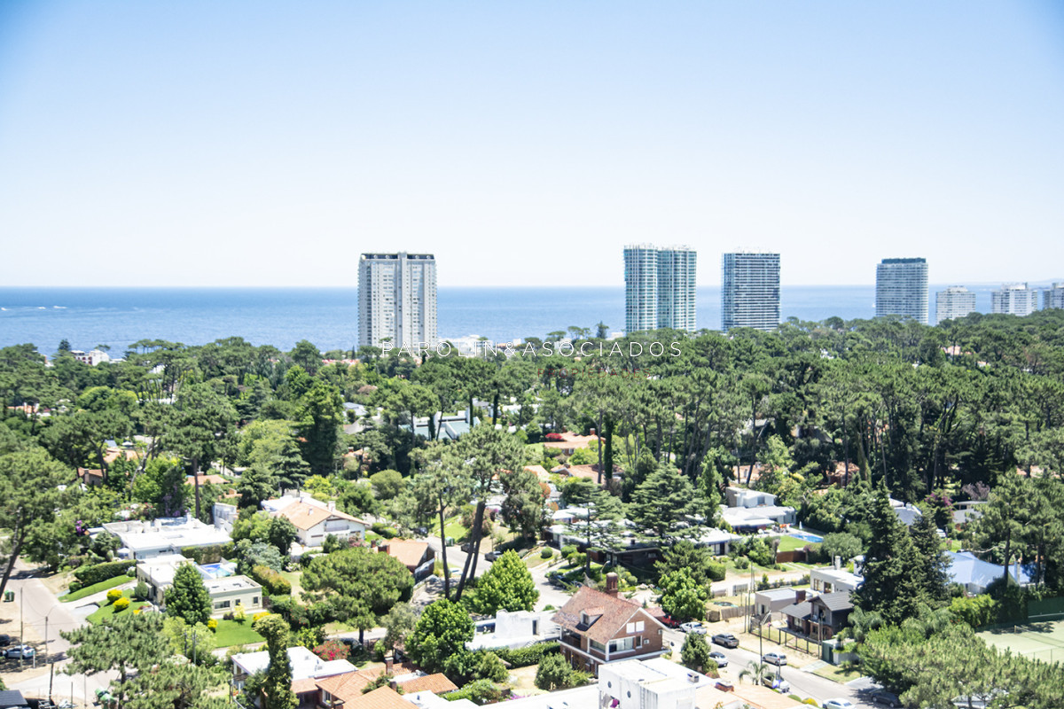 Vende apto de 2 dormitorios con vista al mar en Punta del este - JPA11824A