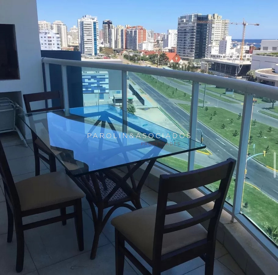 Apartamento de 2 dormitorios con parrillero en venta en Casino Tower - JPA11641A