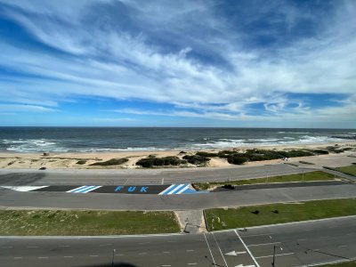 Apartamento de 3 dormitorios en Torres del plata , Punta del este , Playa Barava