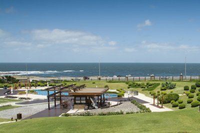 Apartamento en venta con 2 dormitorios en primera linea en Mansa, Punta del Este