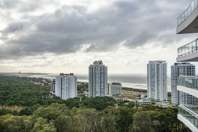 Apartamento en venta en piso alto en venta Torre One, Punta del Este.