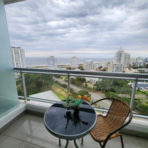 Apartamento en venta en torre One, 1 dormitorio amueblado, vista al mar, Punta del Este