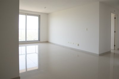 Hermoso apartamento en venta de 2 dormitorios en Summer Tower, Punta del Este.
