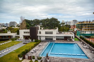 Departamento de 3 dormitorios en venta en Ocean Drive, Punta del Este. 