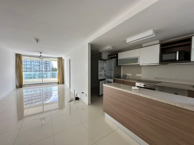 Apartamento de 3 dormitorios en venta en Gala Vista, Punta del Este. 