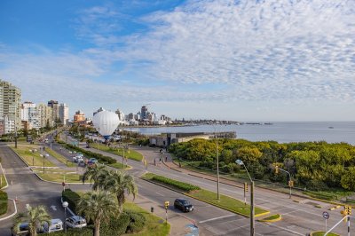 Espectacular departamento en venta en Torre Millenium, Playa Mansa. 