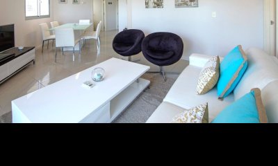 Lindo apartamento en venta de 2 dormitorios en Ocean Drive, Punta del Este.